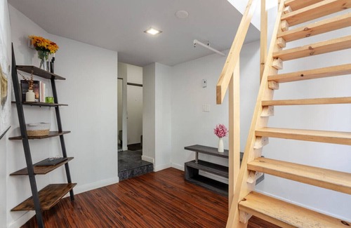 Downtown Montreal Apartamento | Spacious 1BDR Mezzanine on Bishop Central MTL