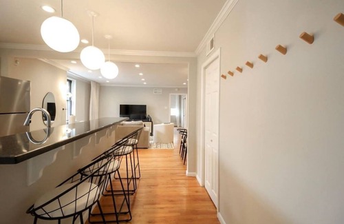 Center City Apartamento | Spacious 1BDR With Private Entrance Heart of City