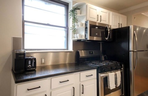 Center City Apartamento | Spacious 1BDR With Private Entrance Heart of City