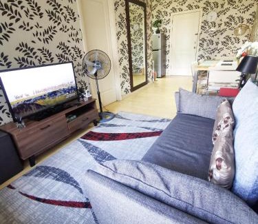 Downtown Apartamento | Spacious 1BR APT near Nightlife and Business Center in Makati