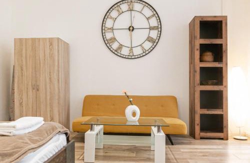 Wieden Apartamento | Spacious 1BR Apt, WIFI & TV, with a Great Location