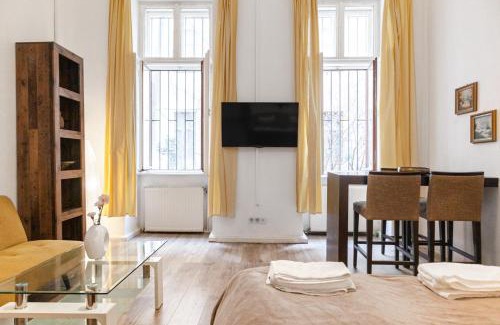 Wieden Apartamento | Spacious 1BR Apt, WIFI & TV, with a Great Location