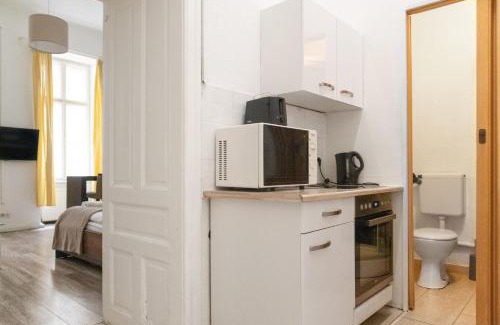 Wieden Apartamento | Spacious 1BR Apt, WIFI & TV, with a Great Location