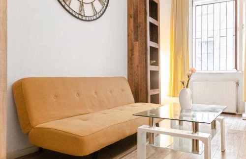 Matzleinsdorf Apartamento | Spacious 1BR Apt, WIFI & TV, with a Great Location
