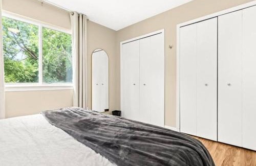 Roseville Apartamento | Spacious 1BR [End Unit] in the Heart of Roseville