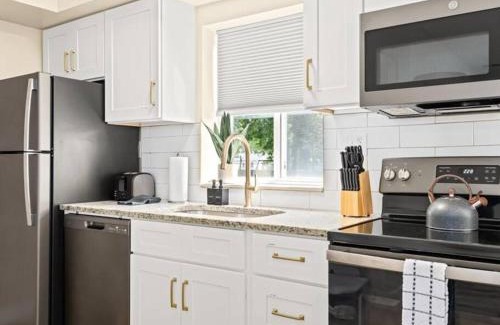 Roseville Apartamento | Spacious 1BR [End Unit] in the Heart of Roseville