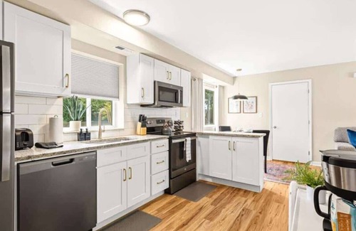 Roseville Apartamento | Spacious 1BR End Unit, Heart of Roseville