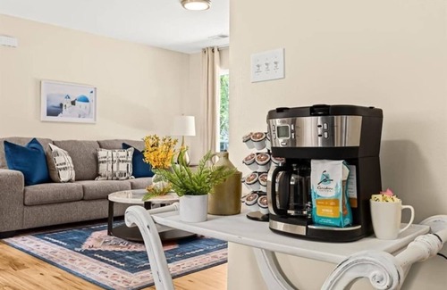 Roseville Apartamento | Spacious 1BR End Unit, Heart of Roseville