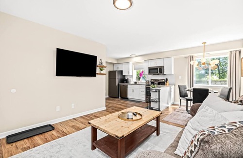 Roseville Apartamento | Spacious 1BR Flat w/ King Bed & Workspace