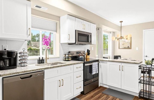 Roseville Apartamento | Spacious 1BR Flat, Workspace, King Bed