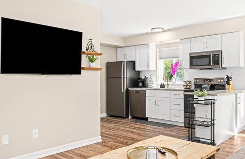 Roseville Apartamento | Spacious 1BR Flat, Workspace, King Bed