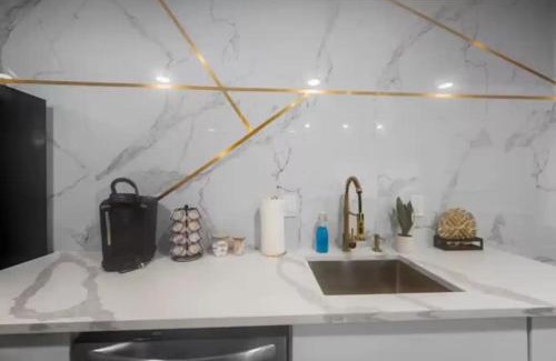 Houston Apartamento | Spacious 1BR Galleria Apt with Pool & Free Park