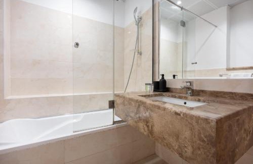 Al Barsha 1 Apartamento | Spacious 1BR Haven for 2 in Al Barsha