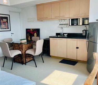 Wack-Wack Greenhills Apartamento | Spacious 1BR steps to Megamall Ortigas City View