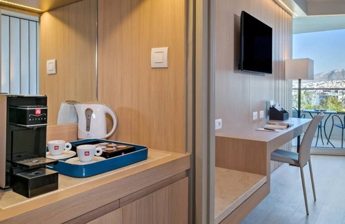 Vouliagmeni Apartamento | Spacious 1BR Suite near Apollonies Beach Voulas
