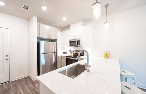 Bolton Apartamento | Spacious 1br West Midtown/New Building Free Parking, Pool, Washer & Dryer