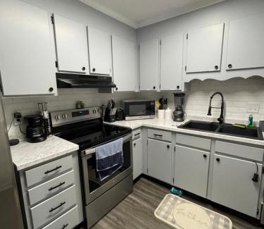 Lexington Apartamento | Spacious 1king bd/2queen bd/* 1 mile from I-85