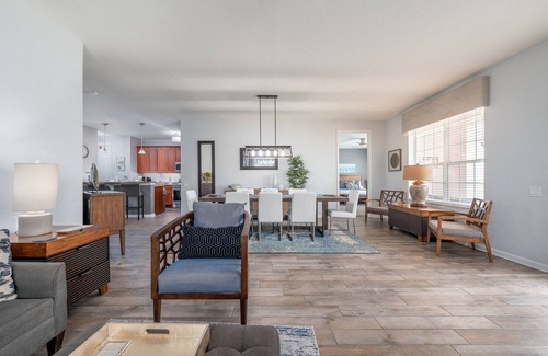 Florida Central Atlantic Coast Condominio | "La Vista" Lake View Deluxe Condo junto a la casa club en Vista Cay para 8/10 personas