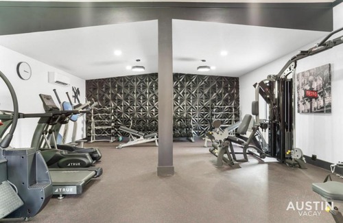 Brentwood Apartamento | Spacious 2 Apt Combo Sleeps 12 Pool and Pets