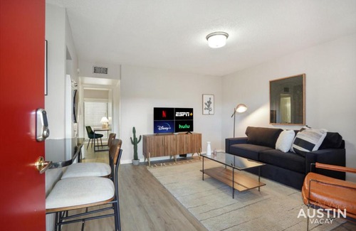 Brentwood Apartamento | Spacious 2 Apt Combo Sleeps 12 Pool and Pets