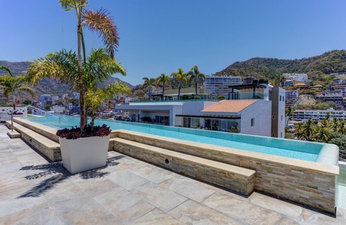 Puerto Vallarta Apartamento | Spacious 2 bed 2 bath Romantic Zone Condo w/ Pool