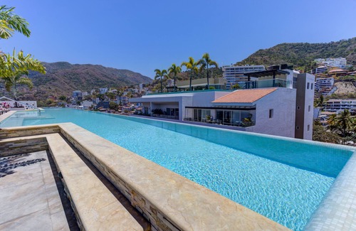 Puerto Vallarta Apartamento | Spacious 2 bed 2 bath Romantic Zone Condo w/ Pool