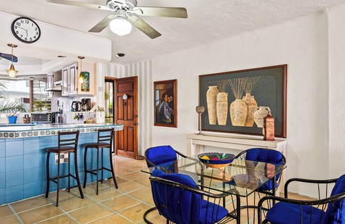 Marina Vallarta Apartamento | Spacious 2-bedroom apartment with AC, WiFi in Marina Vallarta.