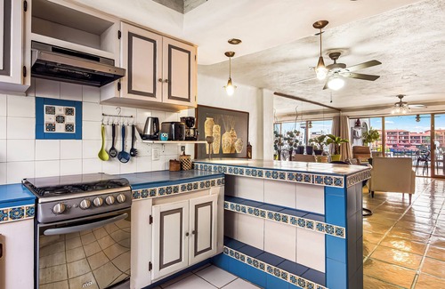 Marina Vallarta Apartamento | Spacious 2-bedroom apartment with AC, WiFi in Marina Vallarta.