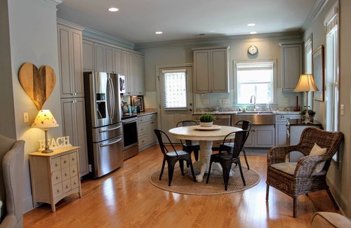 North Carolina Coast Casa | spacious 2 bedroom plus pull out Sofa bed, 2 bath home, no stairs, sleeps 6
