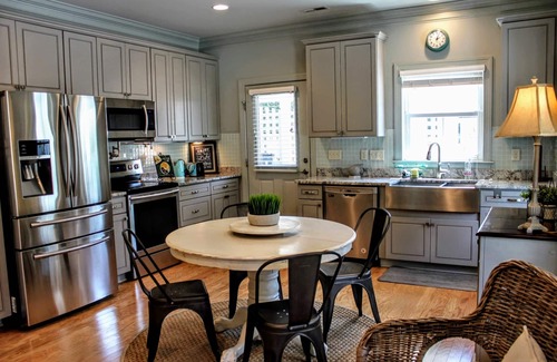 North Carolina Coast Casa | spacious 2 bedroom plus pull out Sofa bed, 2 bath home, no stairs, sleeps 6