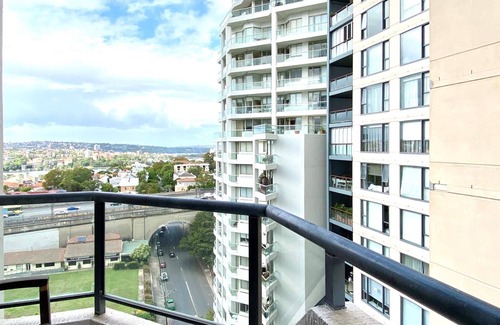 Sydney Apartamento | Spacious 2-Bedroom Apartment, 900m Stroll to Harbour Bridge