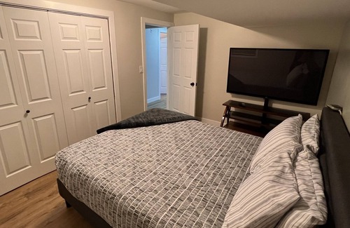Roseau Apartamento | Spacious 2 bedroom 1 bath basement apartment in Gray House on the Hill