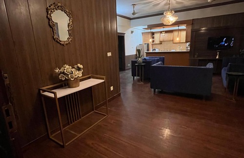 Islamabad Apartamento | Spacious 2-bedroom apartment with WiFi, AC in beautiful Islamabad