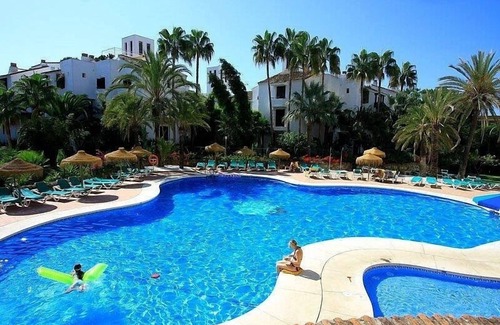 Nikki Beach Apartamento | Amplio apartamento de 2 dormitorios, gran piscina, 150m de la playa, parte de Alanda Club
