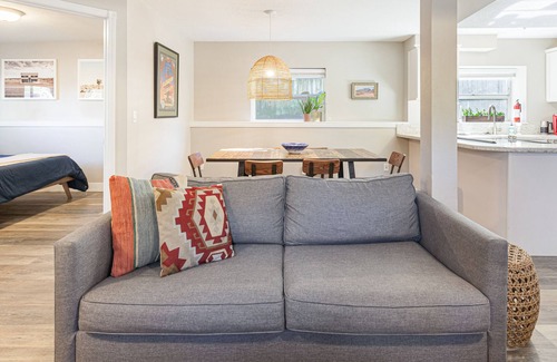 Uptown Casa | Spacious 2 Bedroom Apartment in Prime NW Location