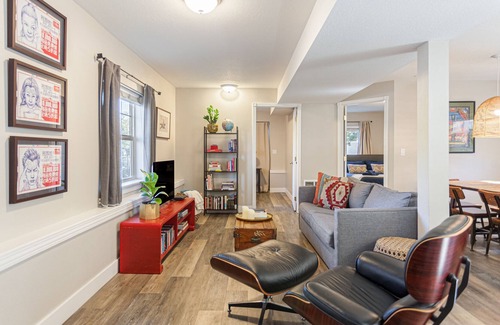 Uptown Casa | Spacious 2 Bedroom Apartment in Prime NW Location