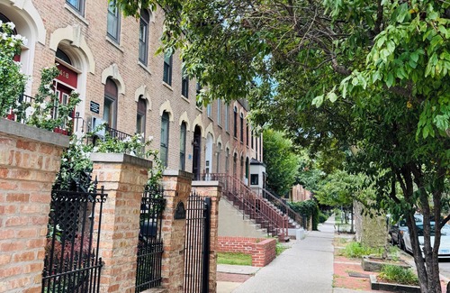 Sheffield Neighbors Apartamento | Spacious 2-bedroom apartment with AC in vibrant Chicago