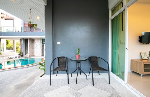 Kata Apartamento | Amplio apartamento de 2 dormitorios con cocina en Kata con piscina y vistas a la montaña