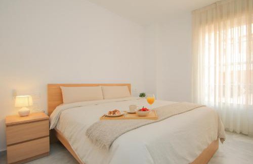 Doctor Barraquer-Grupo Renfe-Policlinico Apartamento | Spacious 2-Bedroom Apartment - Walk to Isla Mágica - AC - Premium Bed