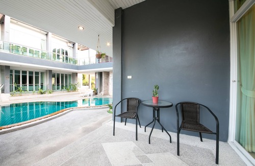 Kata Apartamento | Amplio apartamento de 2 dormitorios con cocina en Kata con piscina y vistas a la montaña