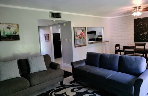 Brownsville Condominio | Amplio apartamento de 2 dormitorios cerca de Golf Country Club