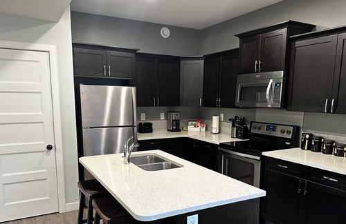 Sylvan Lake Apartamento | Spacious 2 bedroom basement suite with outdoor patio