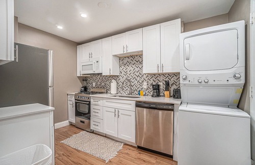 Old Fourth Ward Apartamento | Spacious 2-Bedroom Downtown Atlanta Condo with Free Parking AC, and Wi-Fi- 2003