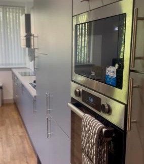 Cannock Apartamento | Spacious 2 Bedroom Flat City Centre