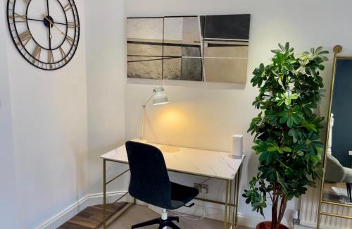 Wimbledon Park Apartamento | Spacious 2 Bedroom Home with Garden and Driveway near Wimbledon