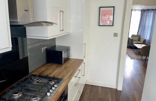 Wimbledon Park Apartamento | Spacious 2 Bedroom Home with Garden and Driveway near Wimbledon