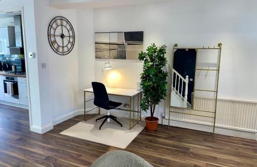 Wimbledon Park Apartamento | Spacious 2 Bedroom Home with Garden and Driveway near Wimbledon