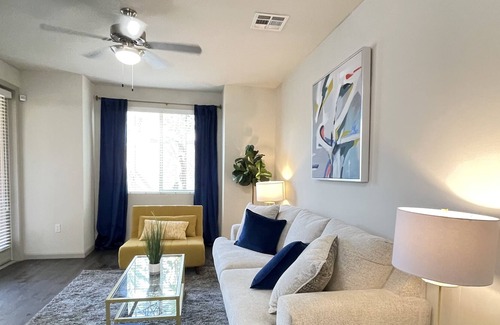 Camarillo Apartamento | Spacious 2 bedroom on ground floor at Downtown Camarillo