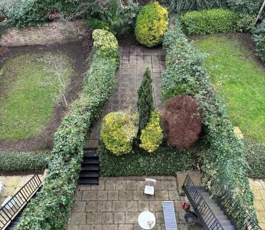 Swiss Cottage Casa | Spacious 2-bedroom Townhouse with Garden & Patio