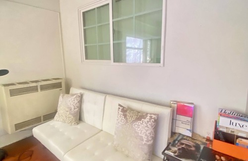 Melrose Apartamento | SPACIOUS 2 BEDROOM APARTMENT IN HOT SPOT OF LOS ANGELES. Quiet and Chic